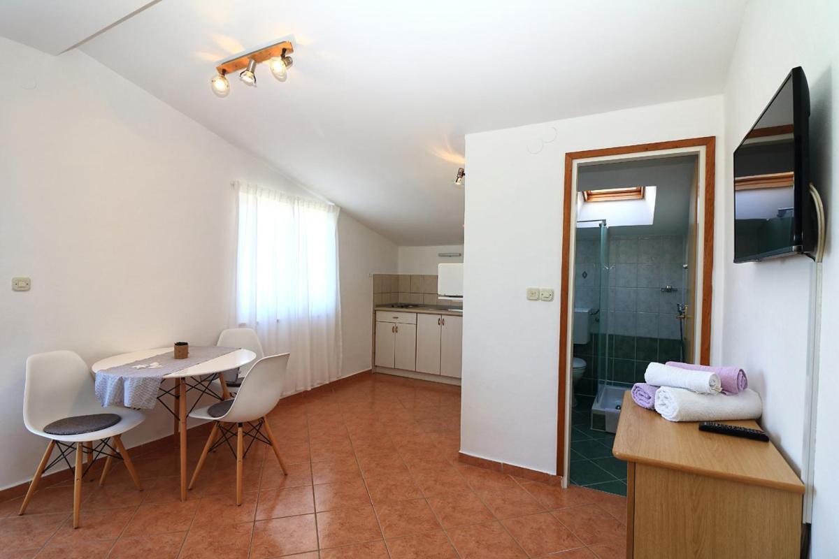 Apartmani I Sobe Josica Jezera Exterior foto